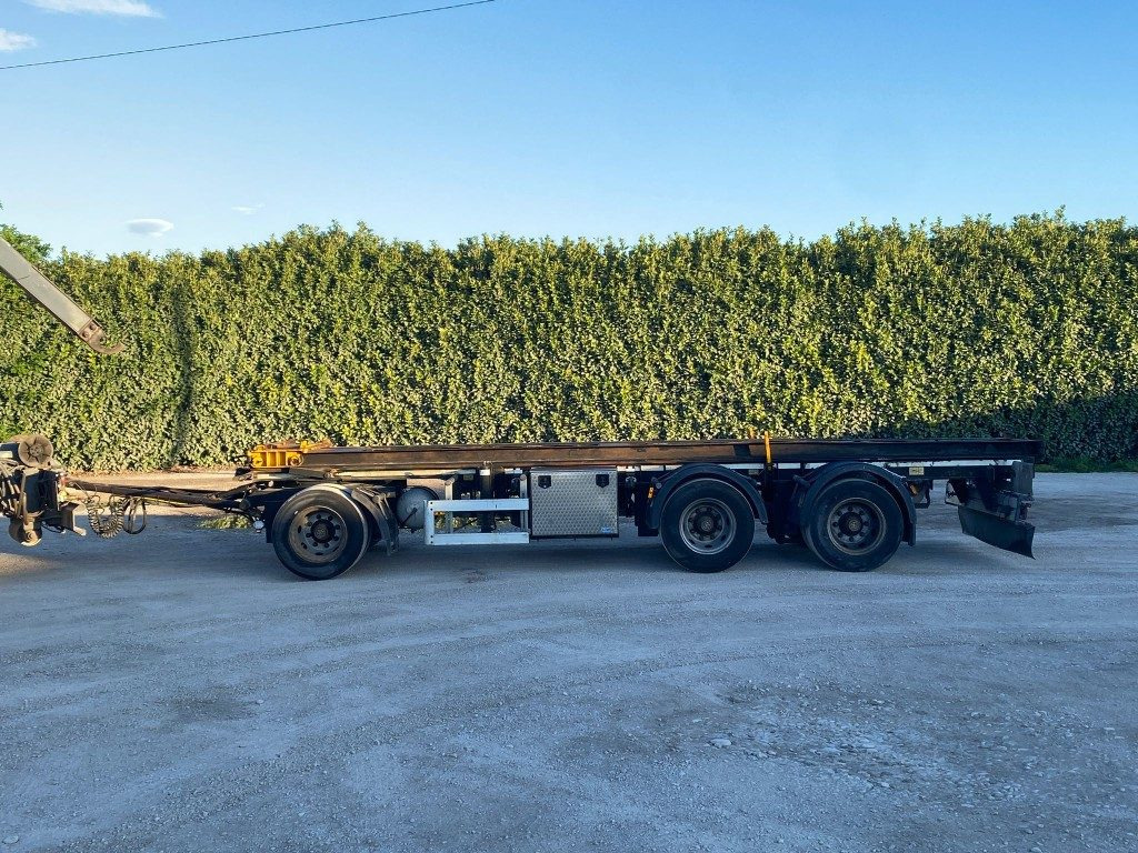 CARDI RIMORCHIO CARDI SCARRABILE RIBALTABILE PNEUMATICO - Роло/ Подизач приколка: слика 3 CARDI RIMORCHIO CARDI SCARRABILE RIBALTABILE PNEUMATICO - Роло/ Подизач приколка: слика 3