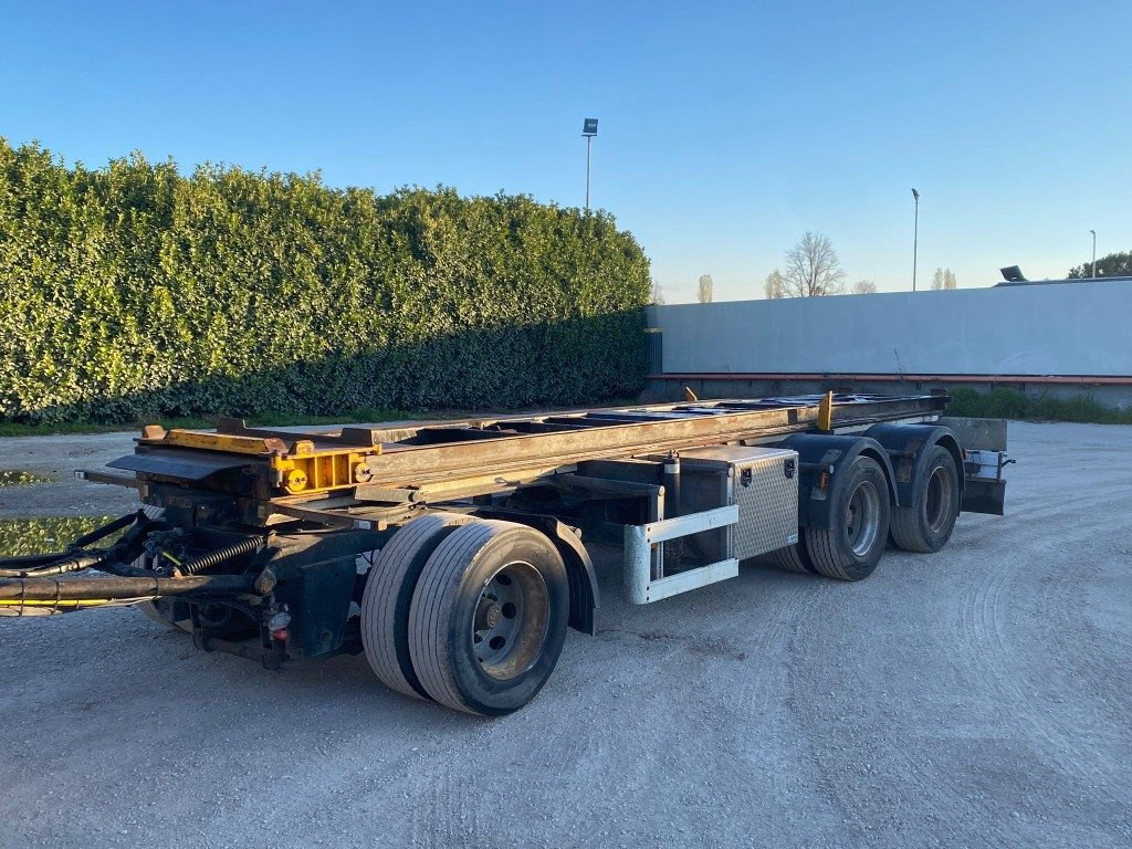 CARDI RIMORCHIO CARDI SCARRABILE RIBALTABILE PNEUMATICO - Роло/ Подизач приколка: слика 2 CARDI RIMORCHIO CARDI SCARRABILE RIBALTABILE PNEUMATICO - Роло/ Подизач приколка: слика 2