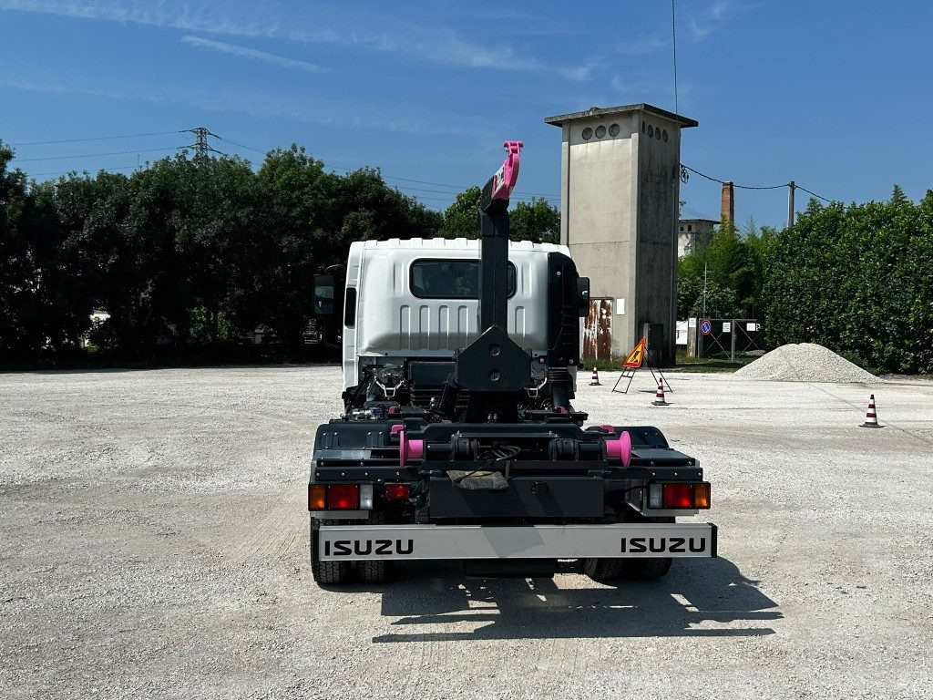 ISUZU P75 NUOVO SCARRABILE - Камион со кука за подигање: слика 4 ISUZU P75 NUOVO SCARRABILE - Камион со кука за подигање: слика 4