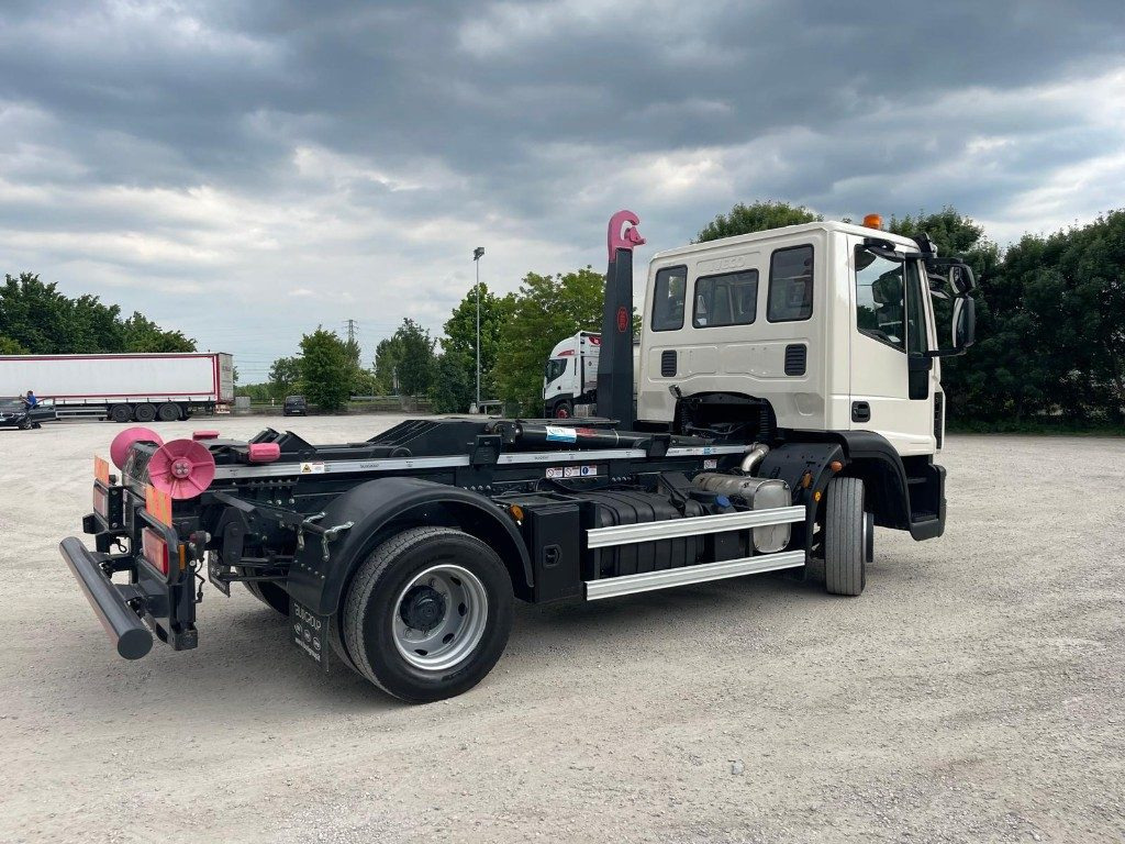 IVECO EUROCARGO 120E22 SCARRABILE - Камион со кука за подигање: слика 5 IVECO EUROCARGO 120E22 SCARRABILE - Камион со кука за подигање: слика 5