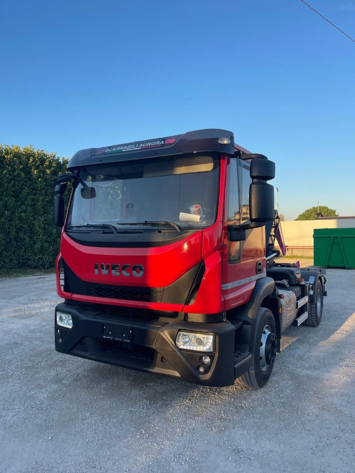 IVECO EUROCARGO 160E32 CON SCARRABILE NUOVO - Камион со кука за подигање: слика 4 IVECO EUROCARGO 160E32 CON SCARRABILE NUOVO - Камион со кука за подигање: слика 4
