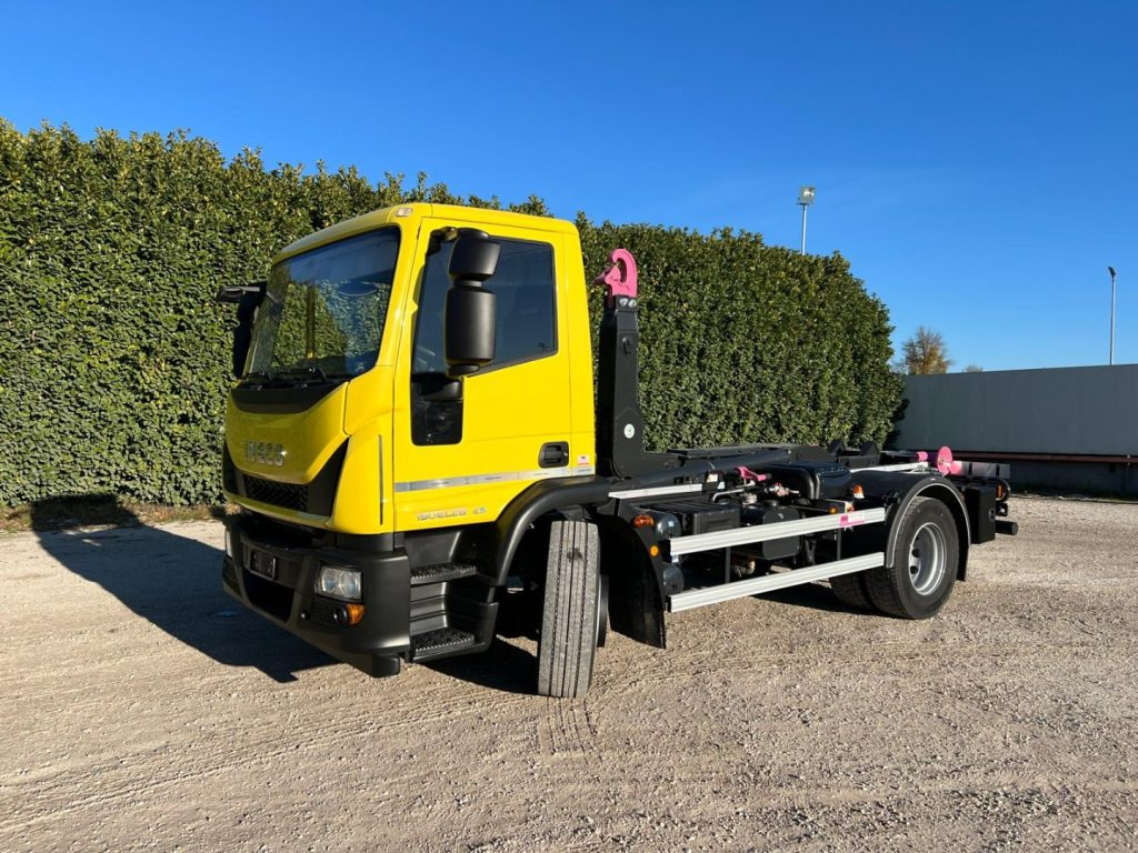 IVECO EUROCARGO 180EL28 SCARRABILE - Камион со кука за подигање: слика 1 IVECO EUROCARGO 180EL28 SCARRABILE - Камион со кука за подигање: слика 1