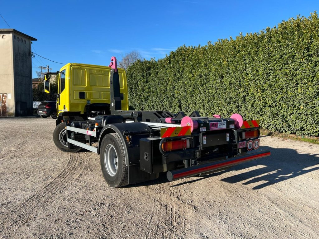 IVECO EUROCARGO 180EL28 SCARRABILE - Камион со кука за подигање: слика 5 IVECO EUROCARGO 180EL28 SCARRABILE - Камион со кука за подигање: слика 5