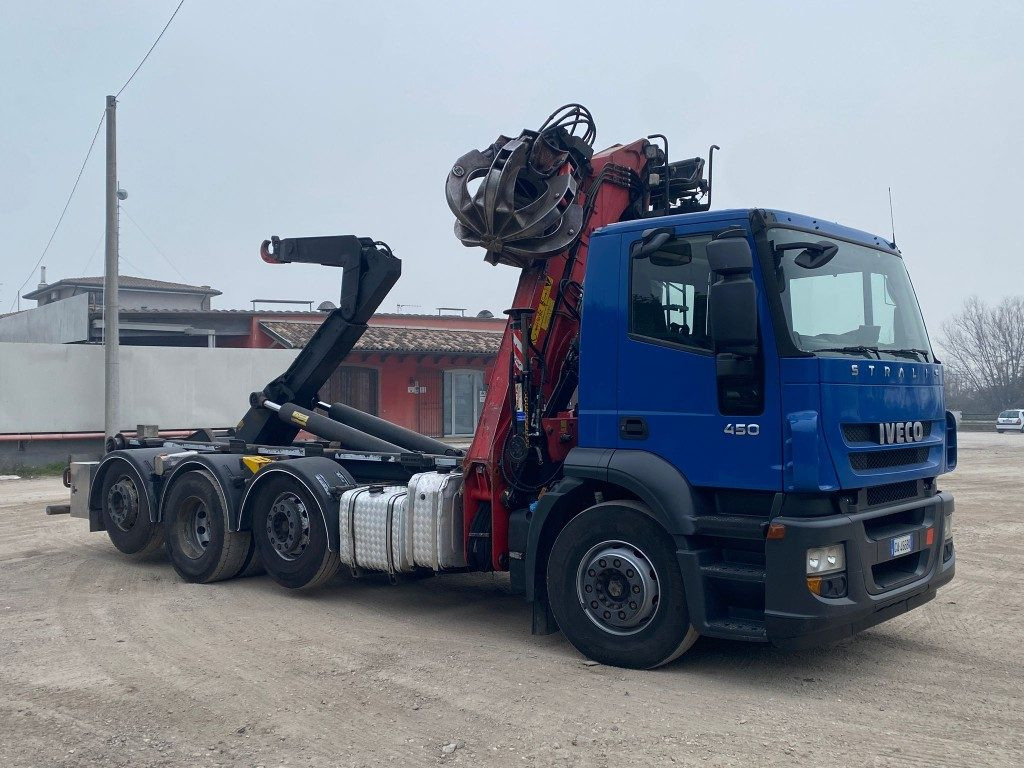 IVECO STRALIS 260.450 SCARRABILE CON GRU - Камион со кука за подигање: слика 1 IVECO STRALIS 260.450 SCARRABILE CON GRU - Камион со кука за подигање: слика 1