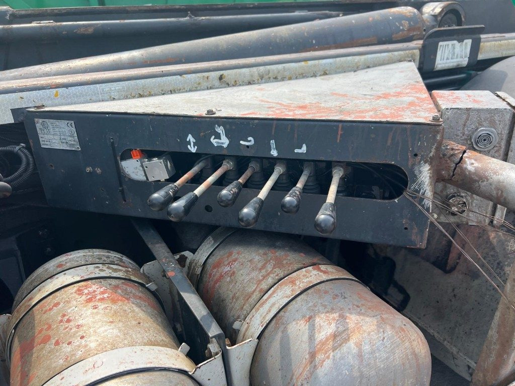 IVECO STRALIS AS260S 50Y SCARRABILE - Камион со кука за подигање: слика 5 IVECO STRALIS AS260S 50Y SCARRABILE - Камион со кука за подигање: слика 5