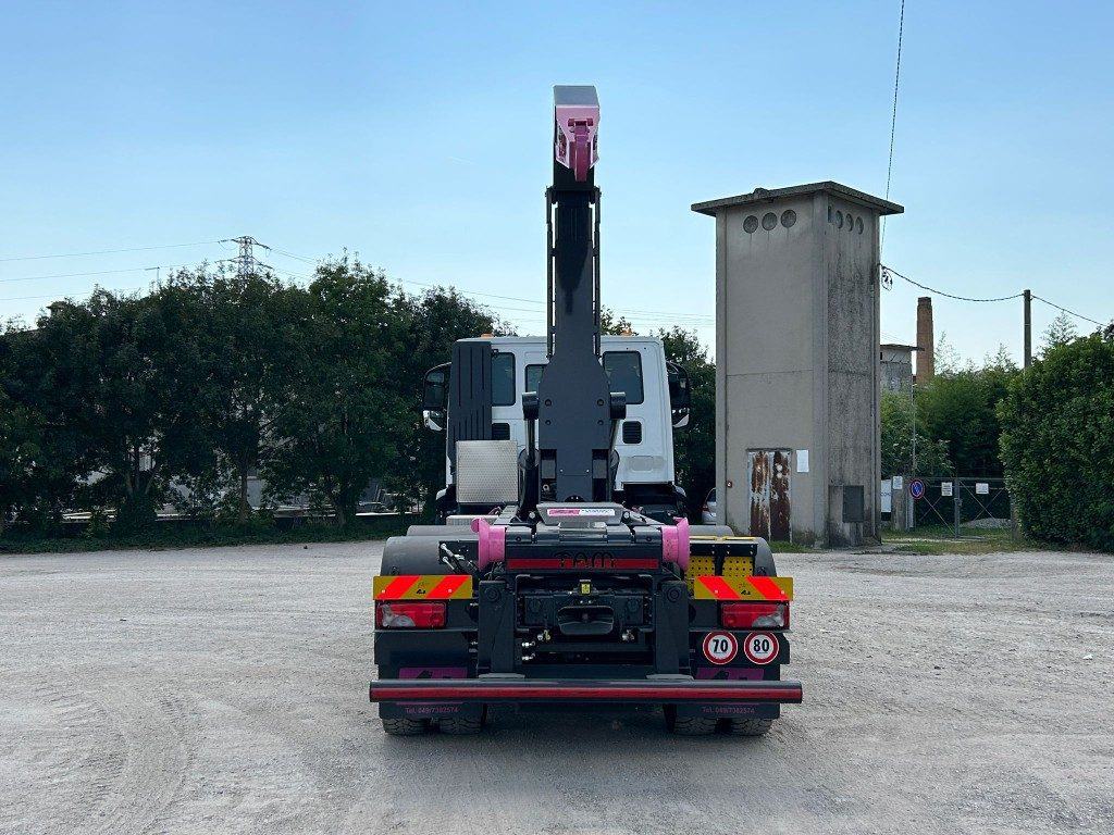 IVECO TRAKKER T-WAY AD380T NUOVO SCARRABILE - Камион со кука за подигање: слика 4 IVECO TRAKKER T-WAY AD380T NUOVO SCARRABILE - Камион со кука за подигање: слика 4