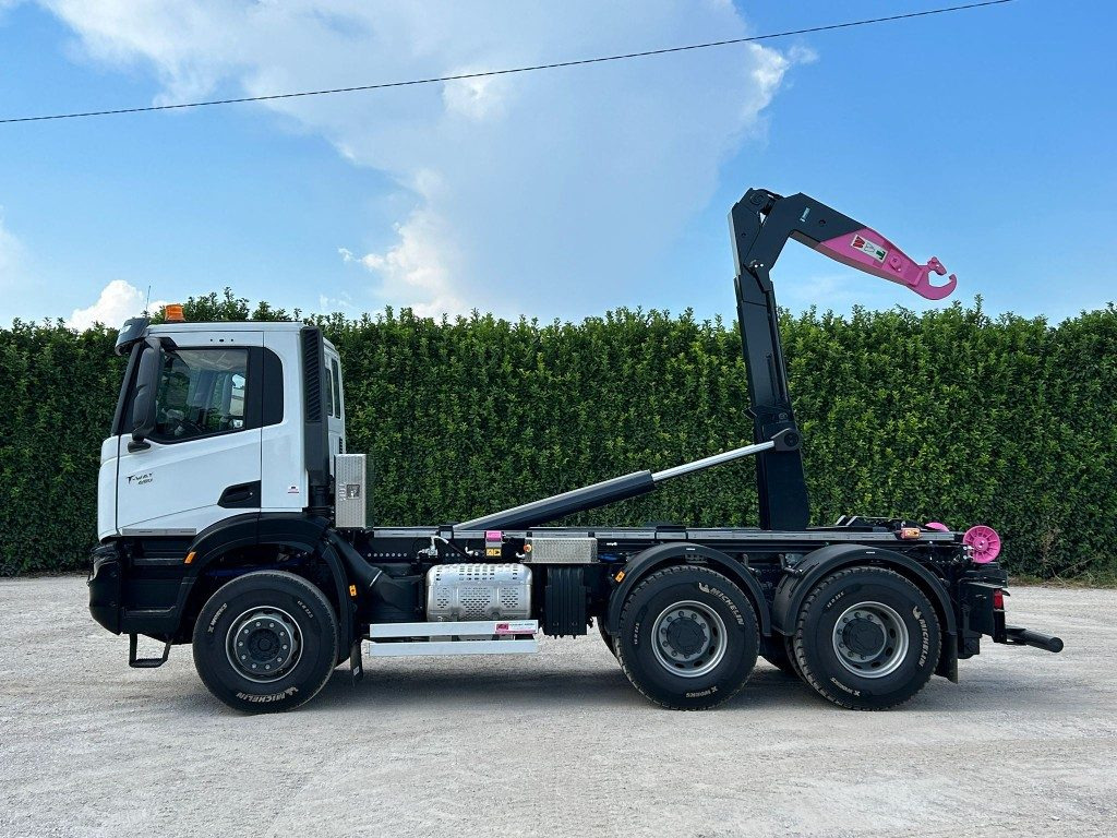 IVECO TRAKKER T-WAY AD380T NUOVO SCARRABILE - Камион со кука за подигање: слика 2 IVECO TRAKKER T-WAY AD380T NUOVO SCARRABILE - Камион со кука за подигање: слика 2