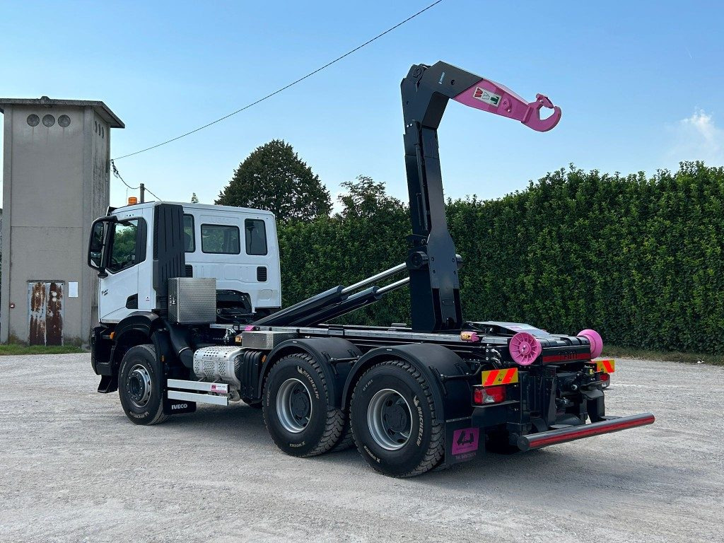 IVECO TRAKKER T-WAY AD380T NUOVO SCARRABILE - Камион со кука за подигање: слика 3 IVECO TRAKKER T-WAY AD380T NUOVO SCARRABILE - Камион со кука за подигање: слика 3