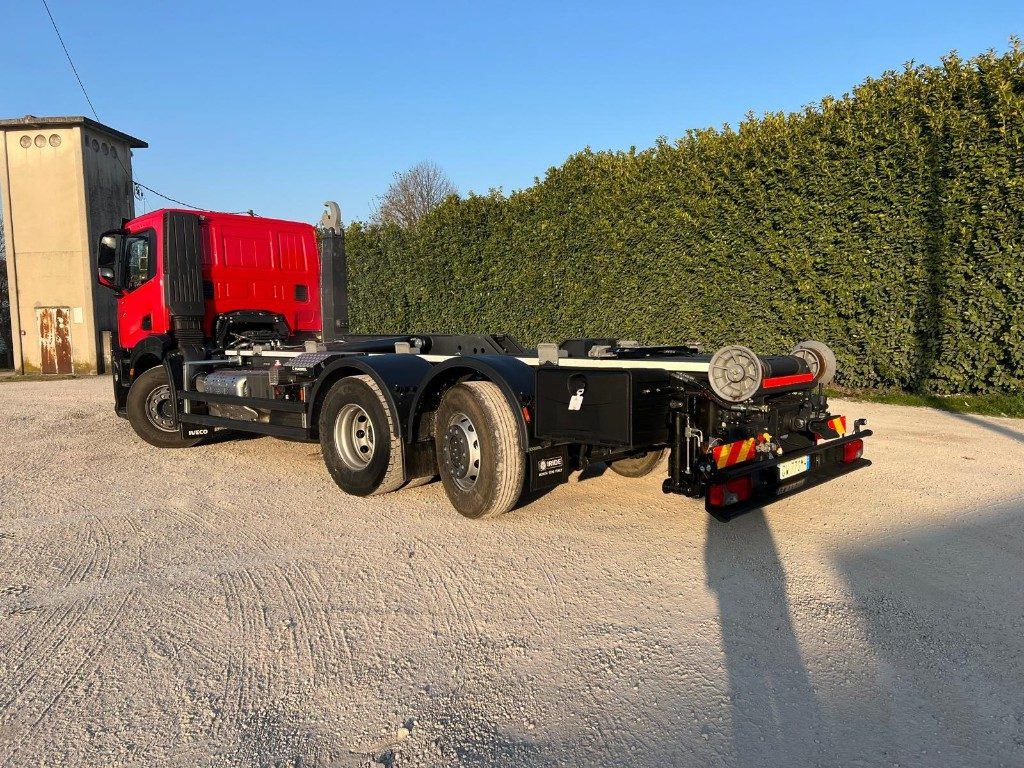 IVECO X-WAY AD260 NUOVO TARGATO SCARRABILE - Камион со кука за подигање: слика 3 IVECO X-WAY AD260 NUOVO TARGATO SCARRABILE - Камион со кука за подигање: слика 3