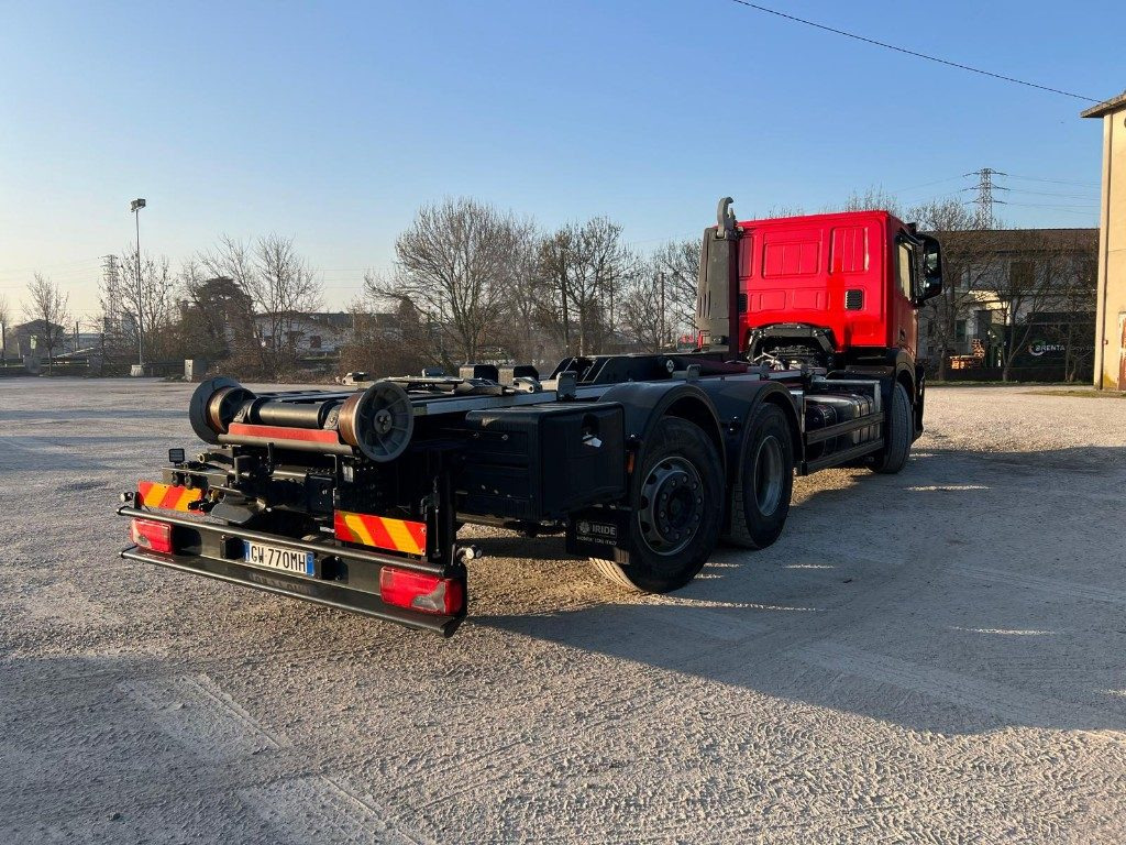 IVECO X-WAY AD260 NUOVO TARGATO SCARRABILE - Камион со кука за подигање: слика 4 IVECO X-WAY AD260 NUOVO TARGATO SCARRABILE - Камион со кука за подигање: слика 4