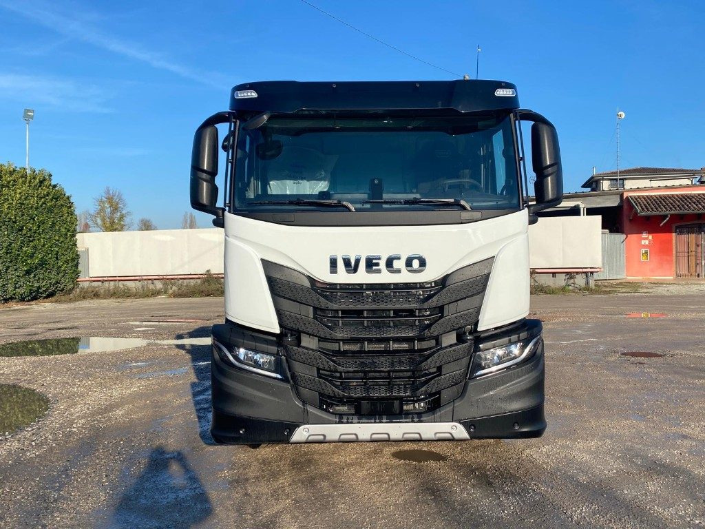 IVECO X-WAY AD280X48 NUOVO SCARRABILE PASSO 4500 - Камион со кука за подигање: слика 2 IVECO X-WAY AD280X48 NUOVO SCARRABILE PASSO 4500 - Камион со кука за подигање: слика 2