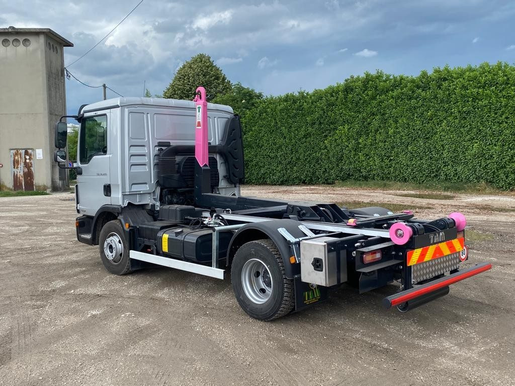 MAN TGM 12.220 - Камион со кука за подигање: слика 3 MAN TGM 12.220 - Камион со кука за подигање: слика 3