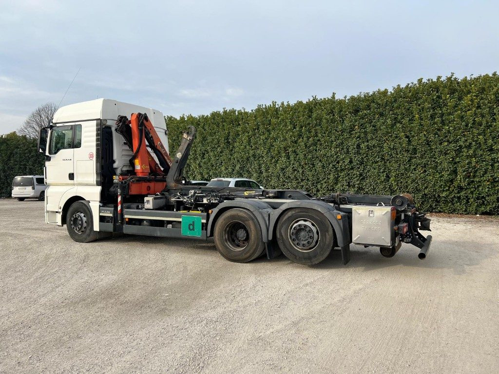 MAN TGX 26.480 SCARRABILE CON GRU DIETRO CABINA - Камион со кука за подигање: слика 4 MAN TGX 26.480 SCARRABILE CON GRU DIETRO CABINA - Камион со кука за подигање: слика 4
