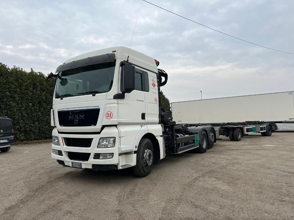 MAN TGX 26.480 SCARRABILE CON GRU - Камион со кука за подигање: слика 1 MAN TGX 26.480 SCARRABILE CON GRU - Камион со кука за подигање: слика 1