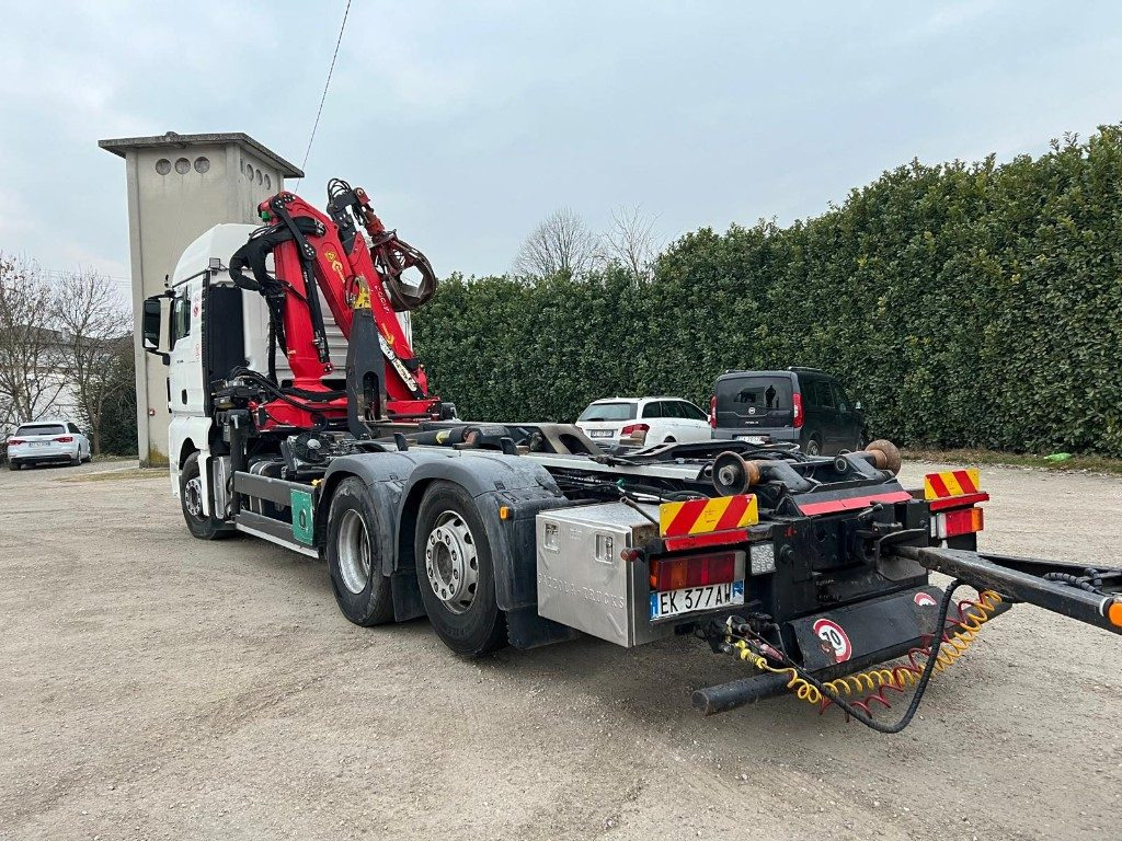 MAN TGX 26.480 SCARRABILE CON GRU - Камион со кука за подигање: слика 5 MAN TGX 26.480 SCARRABILE CON GRU - Камион со кука за подигање: слика 5