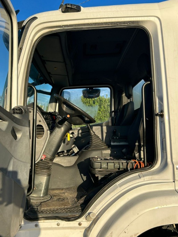 MERCEDES-BENZ MERCEDES 2533 SCARRABILE - Камион со кука за подигање: слика 5 MERCEDES-BENZ MERCEDES 2533 SCARRABILE - Камион со кука за подигање: слика 5