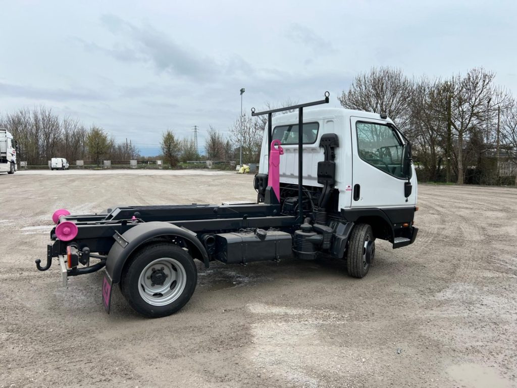 Лизинг на MITSUBISHI CANTER 3.0 SCARRABILE MITSUBISHI CANTER 3.0 SCARRABILE: слика 6 Лизинг на MITSUBISHI CANTER 3.0 SCARRABILE MITSUBISHI CANTER 3.0 SCARRABILE: слика 6