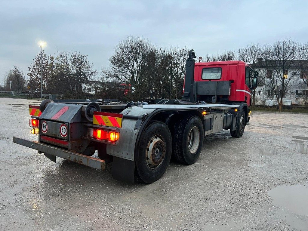 SCANIA CV P114 SCARRABILE 6X2 - Камион со кука за подигање: слика 4 SCANIA CV P114 SCARRABILE 6X2 - Камион со кука за подигање: слика 4