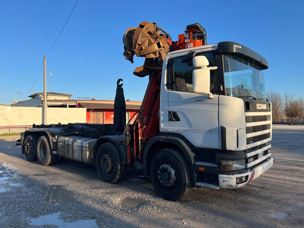 SCANIA CV R124 SCARRABILE CON GRU E POLIPO - Камион со кука за подигање: слика 4 SCANIA CV R124 SCARRABILE CON GRU E POLIPO - Камион со кука за подигање: слика 4