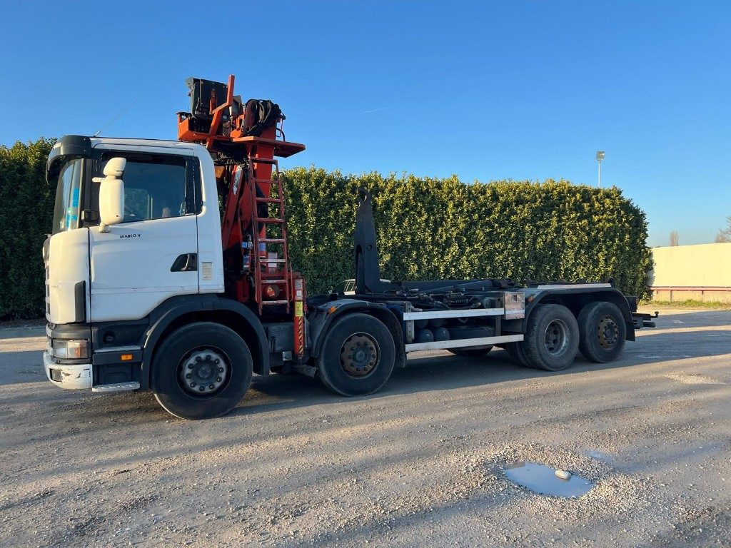 SCANIA CV R124 SCARRABILE CON GRU E POLIPO - Камион со кука за подигање, Камион со кран: слика 2 SCANIA CV R124 SCARRABILE CON GRU E POLIPO - Камион со кука за подигање, Камион со кран: слика 2