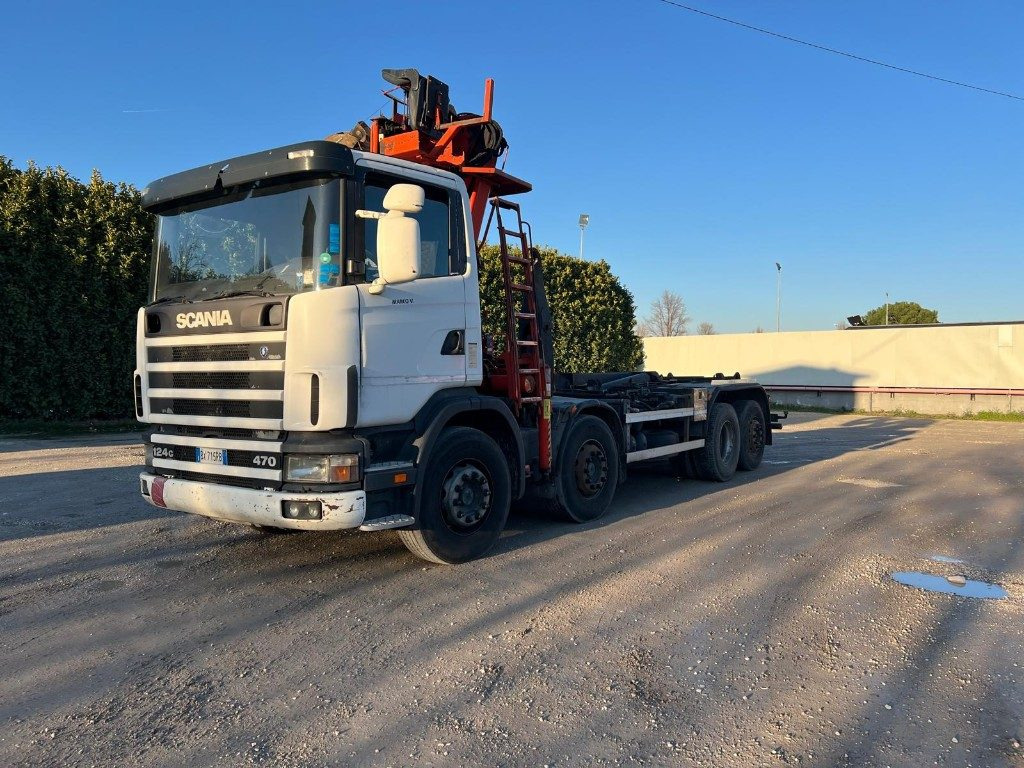SCANIA CV R124 SCARRABILE CON GRU E POLIPO - Камион со кука за подигање: слика 1 SCANIA CV R124 SCARRABILE CON GRU E POLIPO - Камион со кука за подигање: слика 1