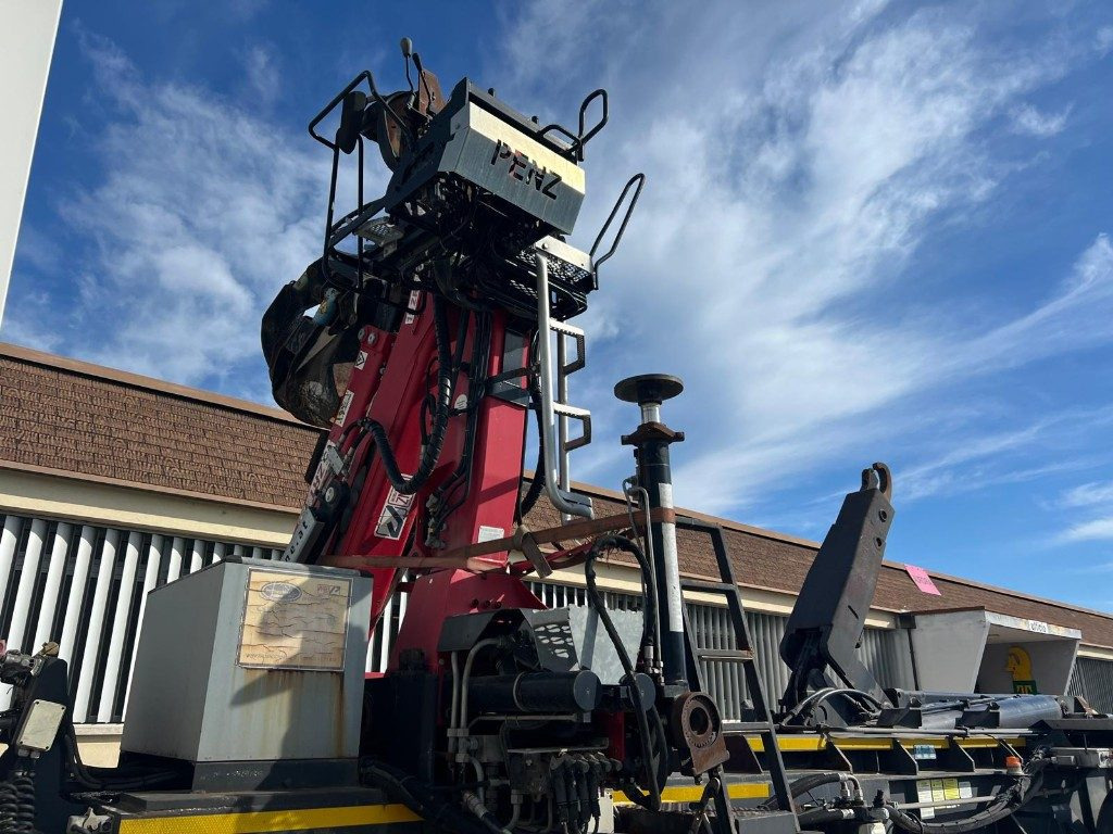 TECNOKAR SEMIRIMORCHIO TECNOKAR SCARRABILE CON GRU - Транспортер на контејнер/ Полуприколка со променливо тело: слика 5 TECNOKAR SEMIRIMORCHIO TECNOKAR SCARRABILE CON GRU - Транспортер на контејнер/ Полуприколка со променливо тело: слика 5