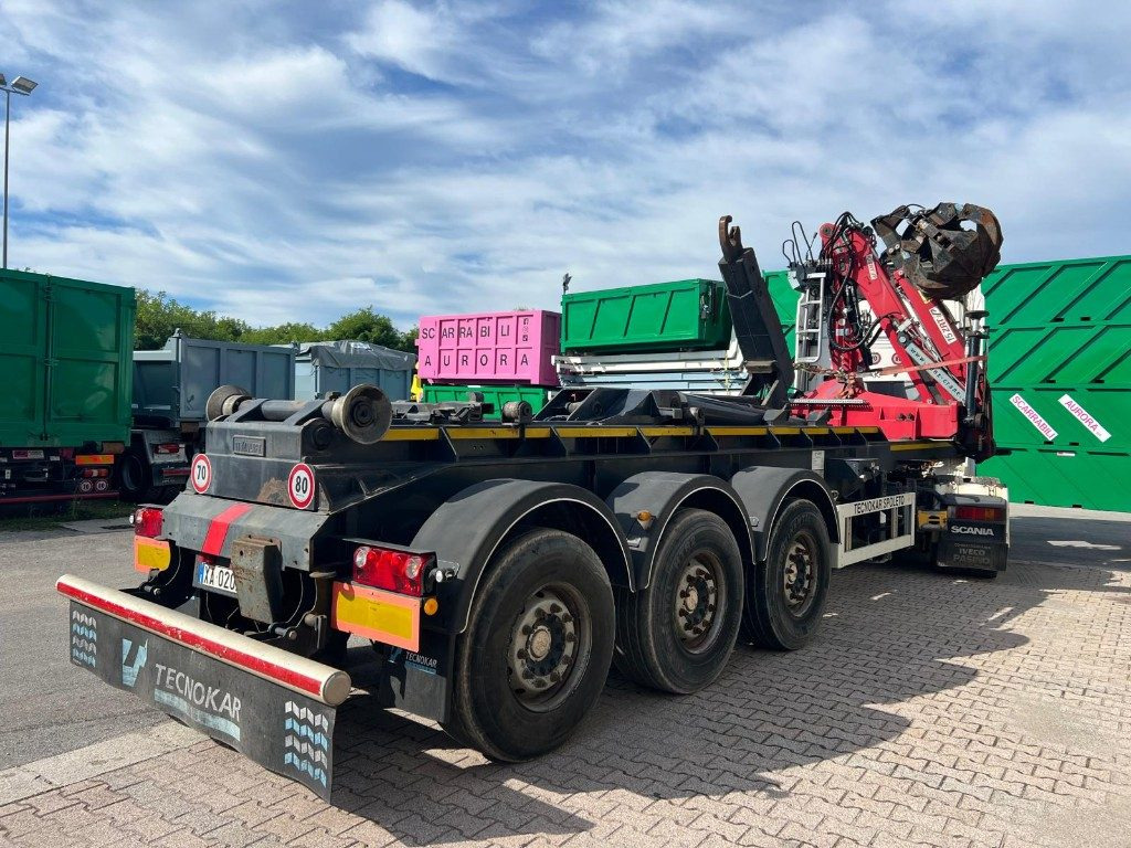 TECNOKAR SEMIRIMORCHIO TECNOKAR SCARRABILE CON GRU - Транспортер на контејнер/ Полуприколка со променливо тело: слика 2 TECNOKAR SEMIRIMORCHIO TECNOKAR SCARRABILE CON GRU - Транспортер на контејнер/ Полуприколка со променливо тело: слика 2