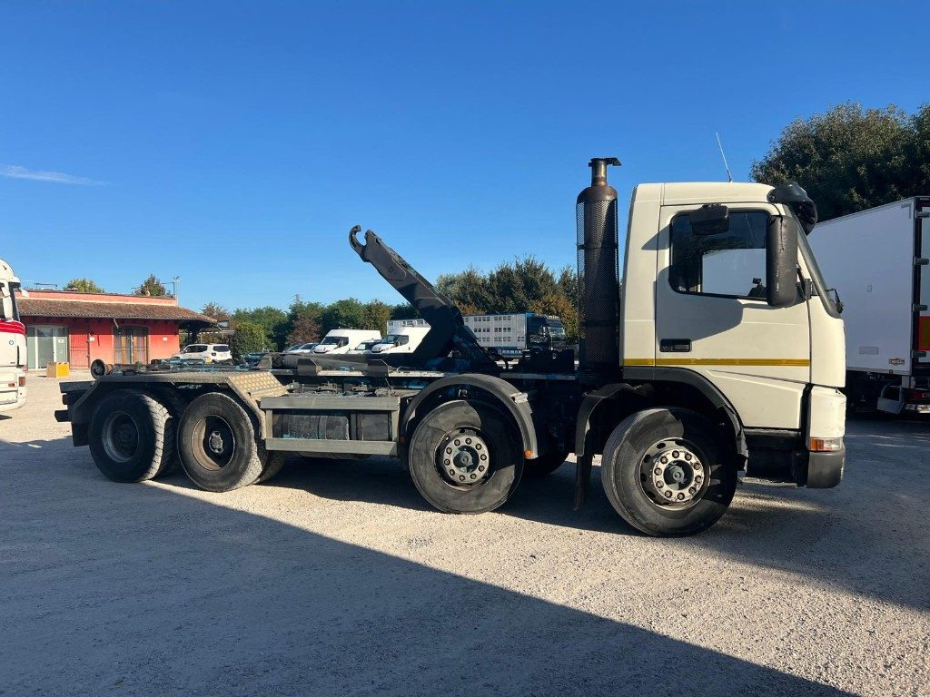 VOLVO FM12 SCARRABILE - Камион со кука за подигање: слика 4 VOLVO FM12 SCARRABILE - Камион со кука за подигање: слика 4