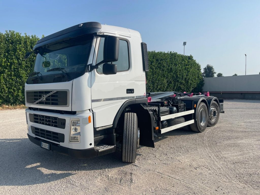 VOLVO FM9 SCARRABILE - Камион со кука за подигање: слика 1 VOLVO FM9 SCARRABILE - Камион со кука за подигање: слика 1