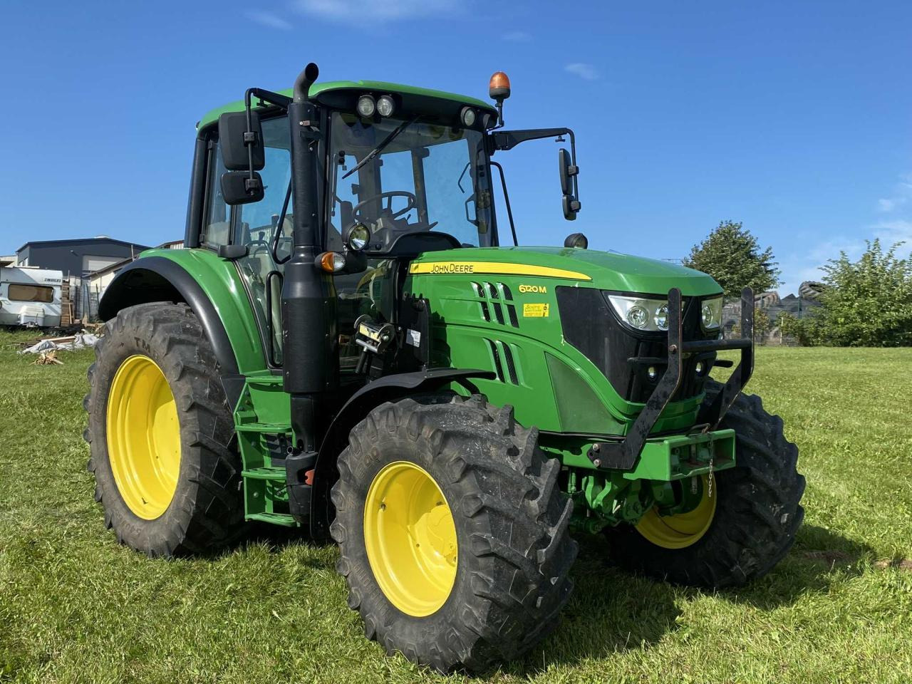 John Deere 6120M - Трактор: слика 1 John Deere 6120M - Трактор: слика 1