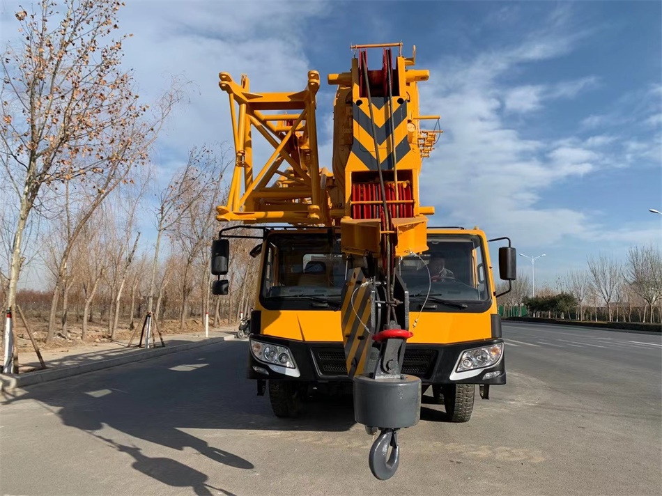 XCMG QY100K 100 ton truck crane - Мобилен кран: слика 2 XCMG QY100K 100 ton truck crane - Мобилен кран: слика 2