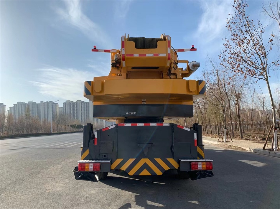 XCMG QY100K 100TON - Мобилен кран: слика 3 XCMG QY100K 100TON - Мобилен кран: слика 3