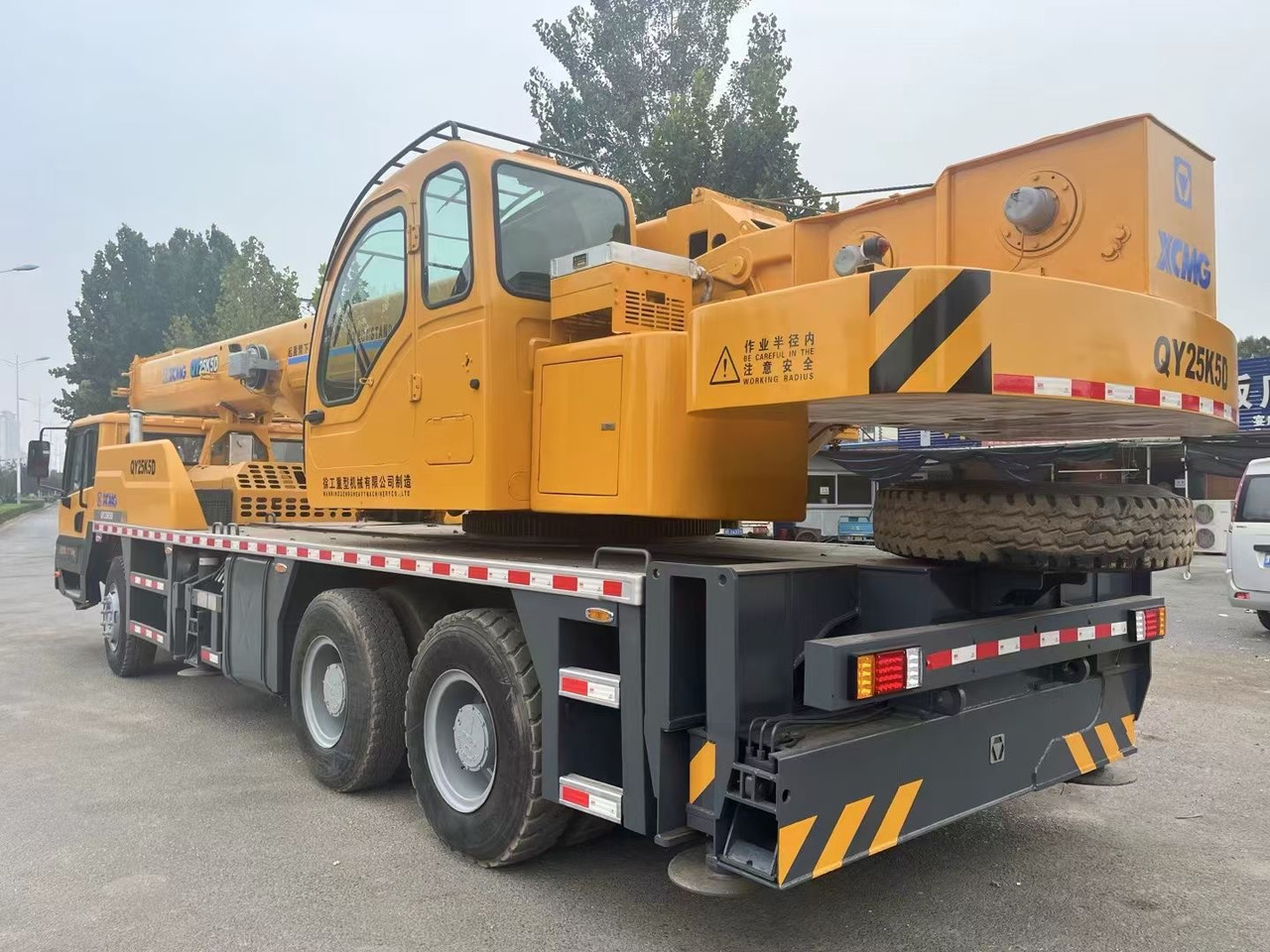 XCMG QY25K5D QY25K5C QY25K5-1 25 TON TRUCK CRANE - Мобилен кран: слика 3 XCMG QY25K5D QY25K5C QY25K5-1 25 TON TRUCK CRANE - Мобилен кран: слика 3