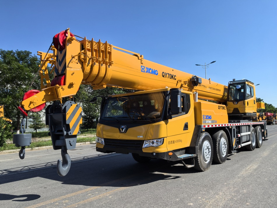 XCMG QY70KC 70TON QY70K QY70KA QY70K-1 - Мобилен кран: слика 1 XCMG QY70KC 70TON QY70K QY70KA QY70K-1 - Мобилен кран: слика 1