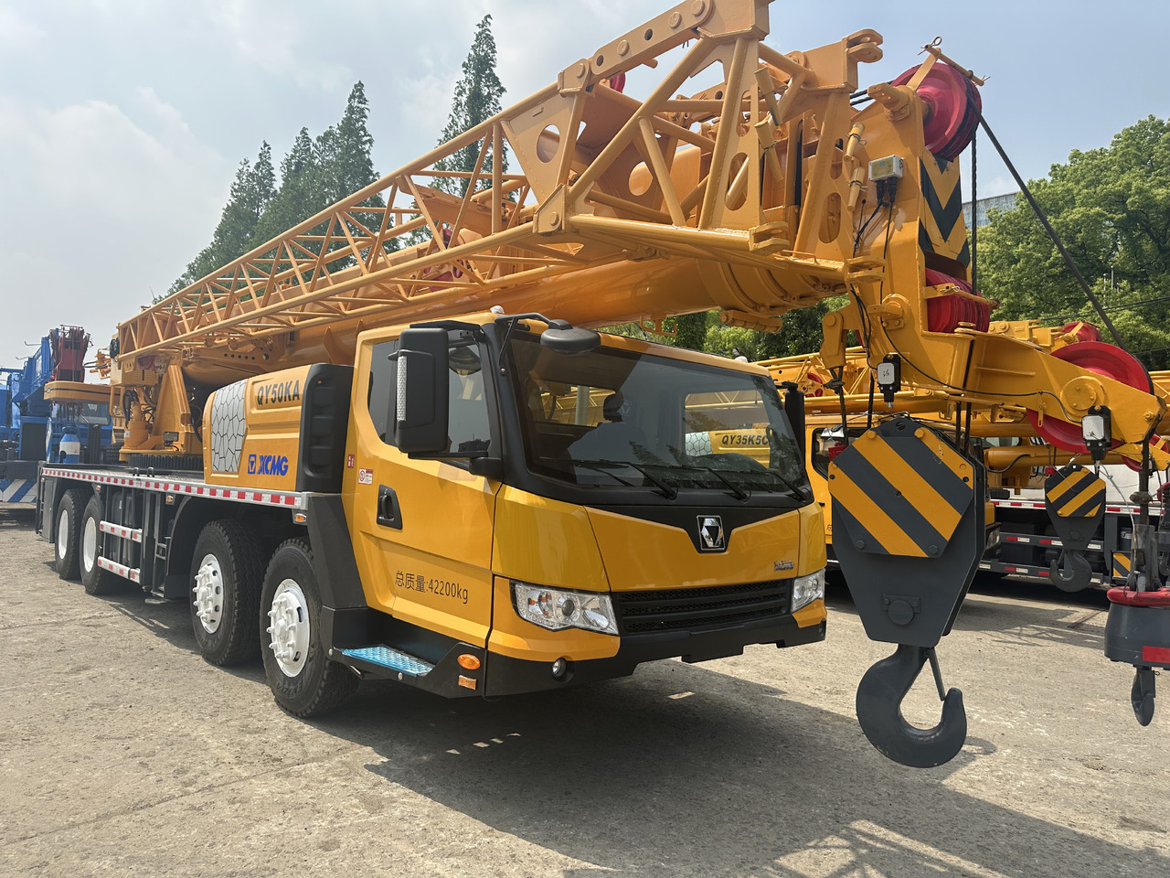 XCMG qy50ka qy50kc qy50k xct50 xct55 50 ton 55t truck crane - Мобилен кран: слика 2 XCMG qy50ka qy50kc qy50k xct50 xct55 50 ton 55t truck crane - Мобилен кран: слика 2
