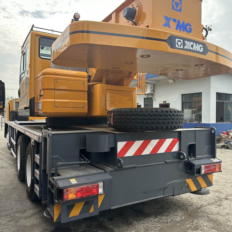 XCMG qy50ka qy50kc qy50k xct50 xct55 50 ton 55t truck crane - Мобилен кран: слика 4 XCMG qy50ka qy50kc qy50k xct50 xct55 50 ton 55t truck crane - Мобилен кран: слика 4