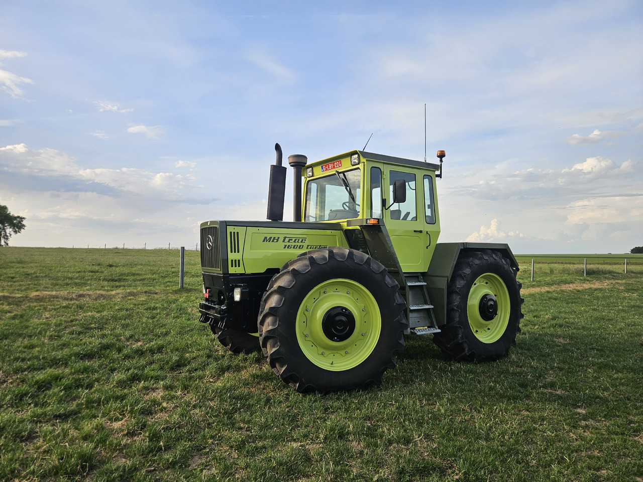 MERCEDES-BENZ MB-TRAC 1600 - Трактор: слика 1 MERCEDES-BENZ MB-TRAC 1600 - Трактор: слика 1