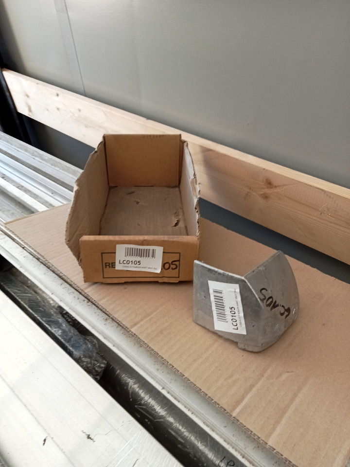 Trouillet COQUILLE FOURGON AVANT DROIT BAS - Каросерија и екстериер: слика 1 Trouillet COQUILLE FOURGON AVANT DROIT BAS - Каросерија и екстериер: слика 1