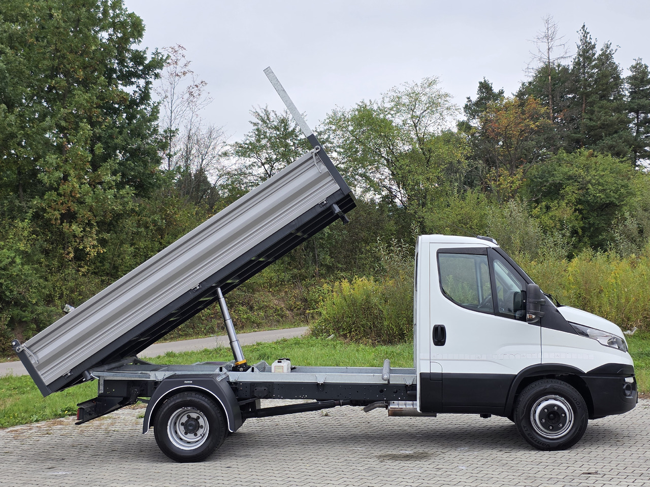 IVECO Daily 70c-17 Wywrotka 3.80 M ! Kiper 3-Stronny ! Klima ! 3.0 HPI * 170 Hp ! Super Stan ! Z Włoch ! - Комби кипер: слика 3 IVECO Daily 70c-17 Wywrotka 3.80 M ! Kiper 3-Stronny ! Klima ! 3.0 HPI * 170 Hp ! Super Stan ! Z Włoch ! - Комби кипер: слика 3