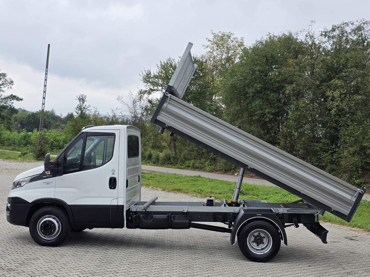 IVECO Daily 70c-17 Wywrotka 3.80 M ! Kiper 3-Stronny ! Klima ! 3.0 HPI * 170 Hp ! Super Stan ! Z Włoch ! - Комби кипер: слика 4 IVECO Daily 70c-17 Wywrotka 3.80 M ! Kiper 3-Stronny ! Klima ! 3.0 HPI * 170 Hp ! Super Stan ! Z Włoch ! - Комби кипер: слика 4