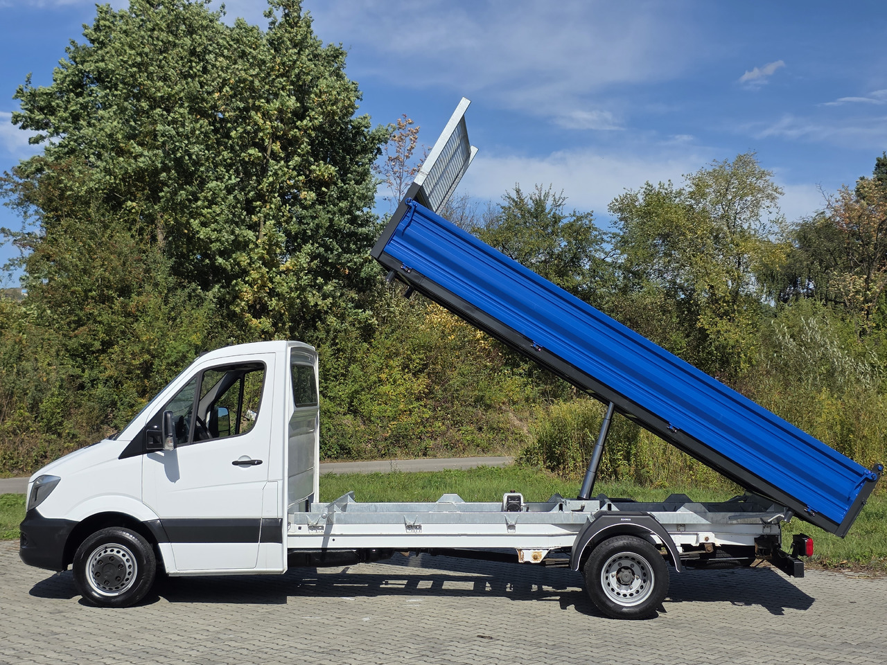 MERCEDES-BENZ Sprinter 419 CDI Wywrotka 4.50 M ! Kiper 3-Stronny ! Klima ! 3.0 CDI * 190 Km ! - Комби кипер: слика 4 MERCEDES-BENZ Sprinter 419 CDI Wywrotka 4.50 M ! Kiper 3-Stronny ! Klima ! 3.0 CDI * 190 Km ! - Комби кипер: слика 4