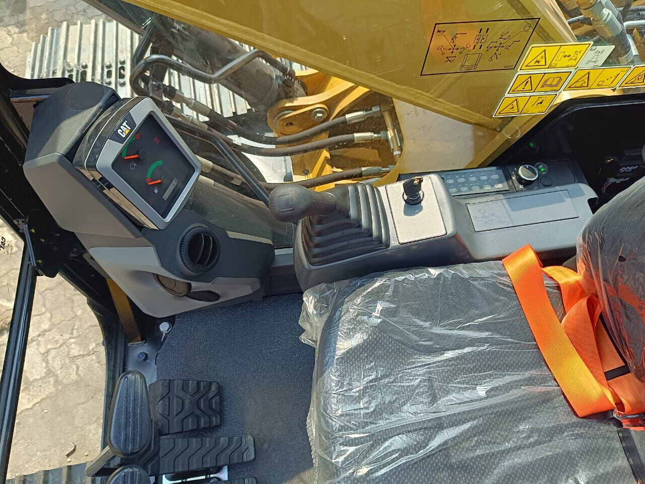 New Caterpillar 320D3GC tracked excavator - Багер гасеничар: слика 4 New Caterpillar 320D3GC tracked excavator - Багер гасеничар: слика 4