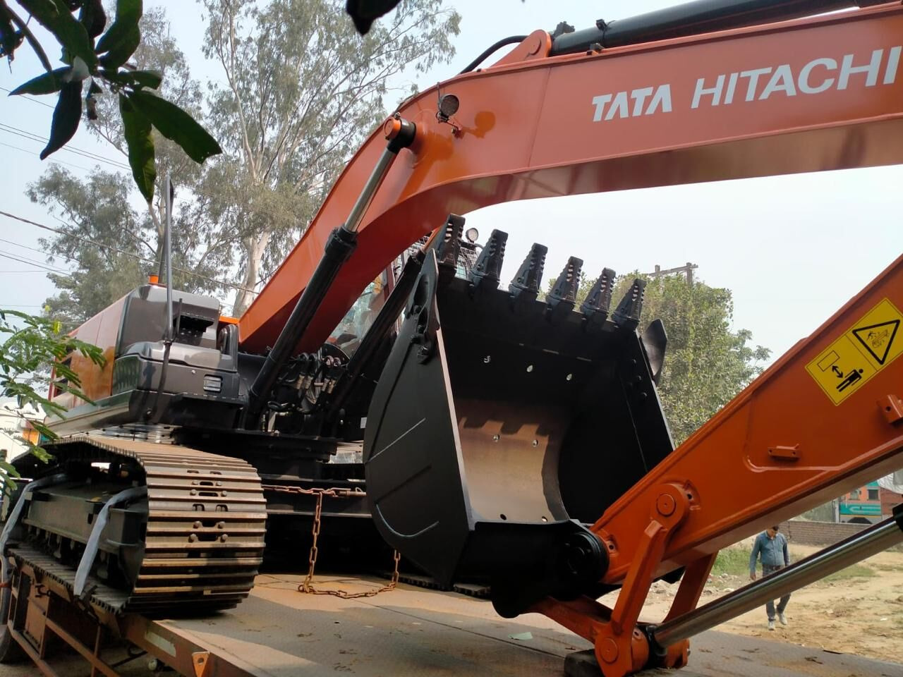 New Hitachi ZX220 LC tracked excavator - Багер гасеничар: слика 1 New Hitachi ZX220 LC tracked excavator - Багер гасеничар: слика 1