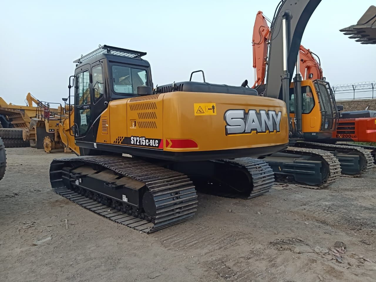 New Sany SY 215 MITSUBISHI ENGINE tracked excavator - Багер гасеничар: слика 1 New Sany SY 215 MITSUBISHI ENGINE tracked excavator - Багер гасеничар: слика 1