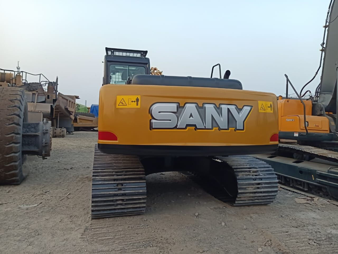 New Sany SY 215 MITSUBISHI ENGINE tracked excavator - Багер гасеничар: слика 2 New Sany SY 215 MITSUBISHI ENGINE tracked excavator - Багер гасеничар: слика 2