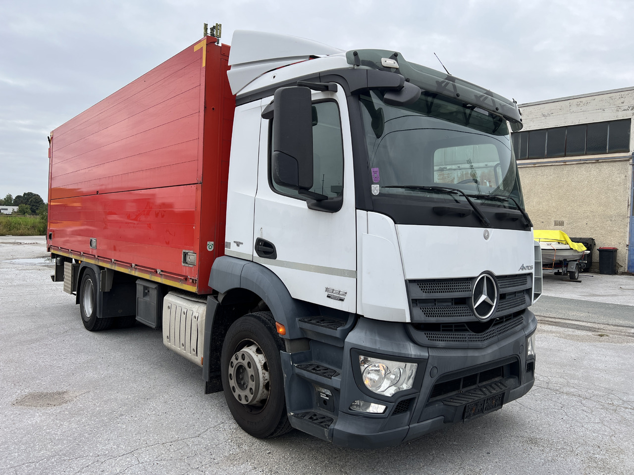MERCEDES-BENZ ANTOS 1832 Getränkw. LBW | Klima | EURO 6 - Камион за пијалоци: слика 2 MERCEDES-BENZ ANTOS 1832 Getränkw. LBW | Klima | EURO 6 - Камион за пијалоци: слика 2