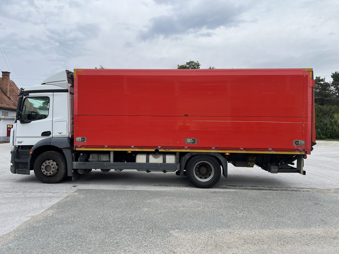 MERCEDES-BENZ ANTOS 1832 Getränkw. LBW | Klima | EURO 6 - Камион за пијалоци: слика 3 MERCEDES-BENZ ANTOS 1832 Getränkw. LBW | Klima | EURO 6 - Камион за пијалоци: слика 3