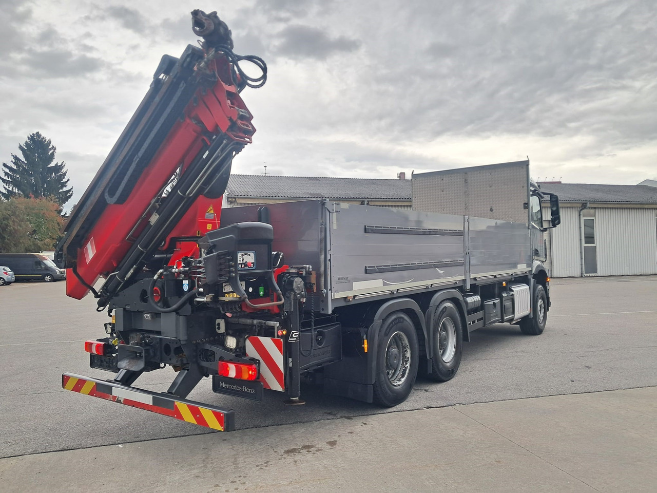 MERCEDES-BENZ AROCS 28.51 | 6x4| Retarder |Kran |Klima | Euro 6 - Камион со платформа, Камион со кран: слика 3 MERCEDES-BENZ AROCS 28.51 | 6x4| Retarder |Kran |Klima | Euro 6 - Камион со платформа, Камион со кран: слика 3