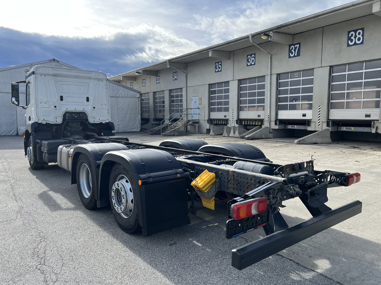 MERCEDES-BENZ Antos 25 40 | Standheizung | Klima | Liftachse - Камион со кабинска шасија: слика 4 MERCEDES-BENZ Antos 25 40 | Standheizung | Klima | Liftachse - Камион со кабинска шасија: слика 4