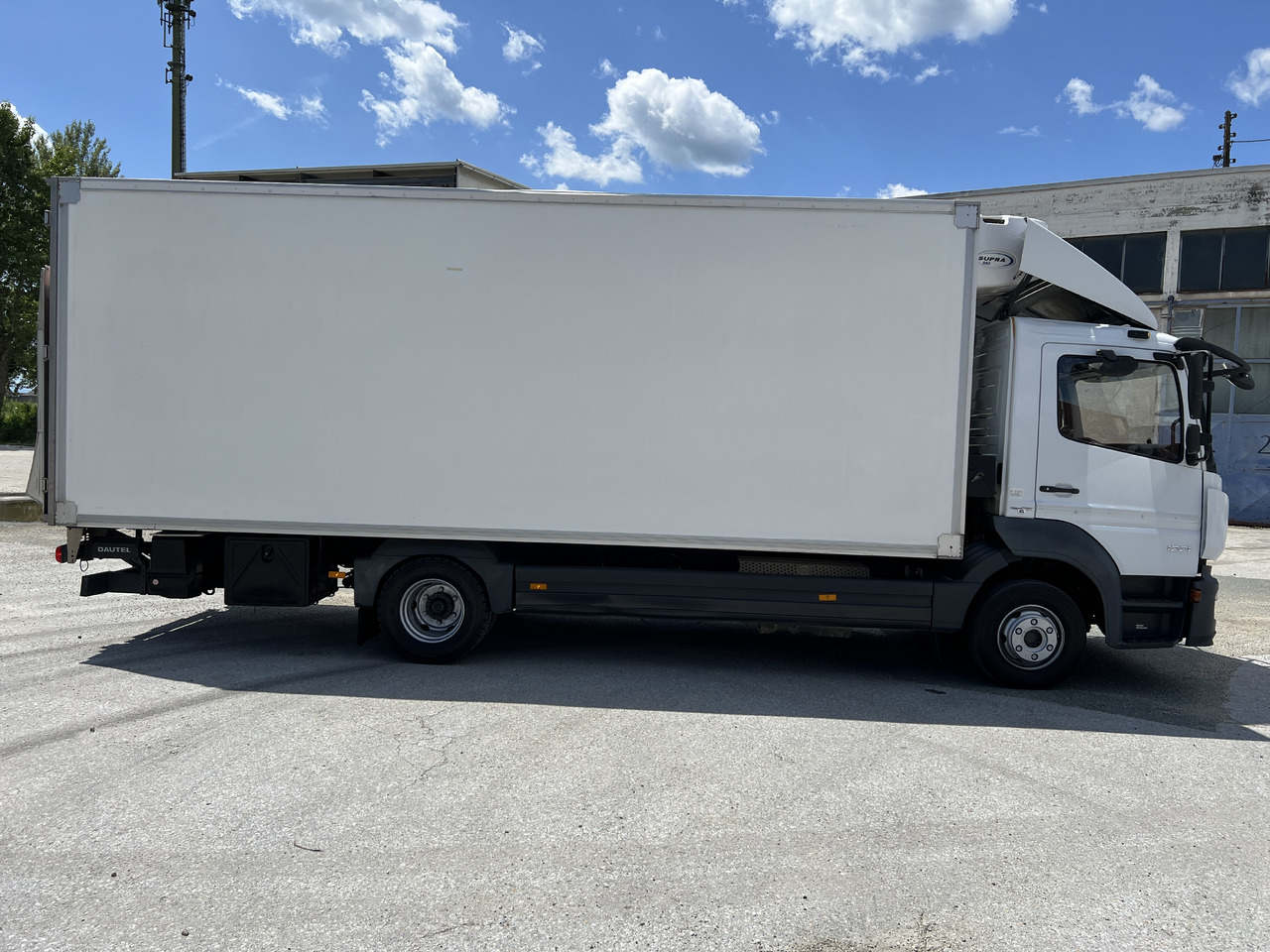 MERCEDES-BENZ Mercedes-Benz Atego 1221 Kühlkoffer mit LBW | EZ 2016 | | Klima | Tempomat | Diff. Hinterachse - Камион ладилник: слика 4 MERCEDES-BENZ Mercedes-Benz Atego 1221 Kühlkoffer mit LBW | EZ 2016 | | Klima | Tempomat | Diff. Hinterachse - Камион ладилник: слика 4